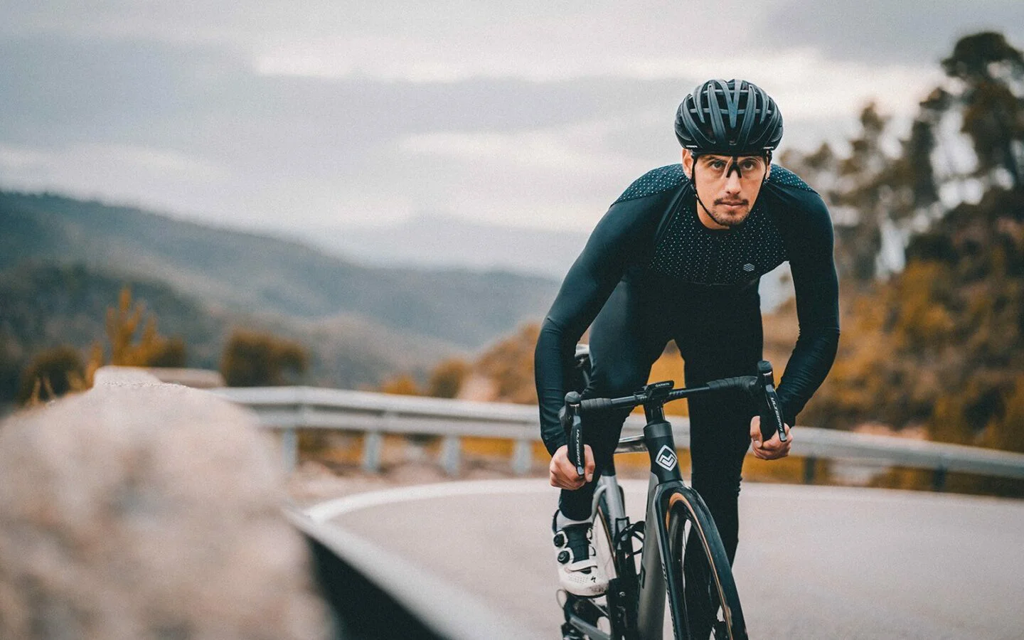 Guía de ropa de ciclismo para saber cómo vestirse en otoño