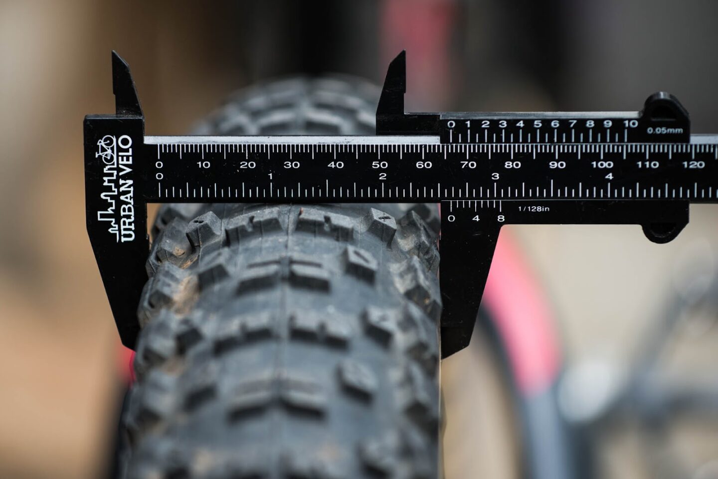 Comment gonfler vos pneus de vélo à la bonne pression un guide du débutant SIROKO CYCLING