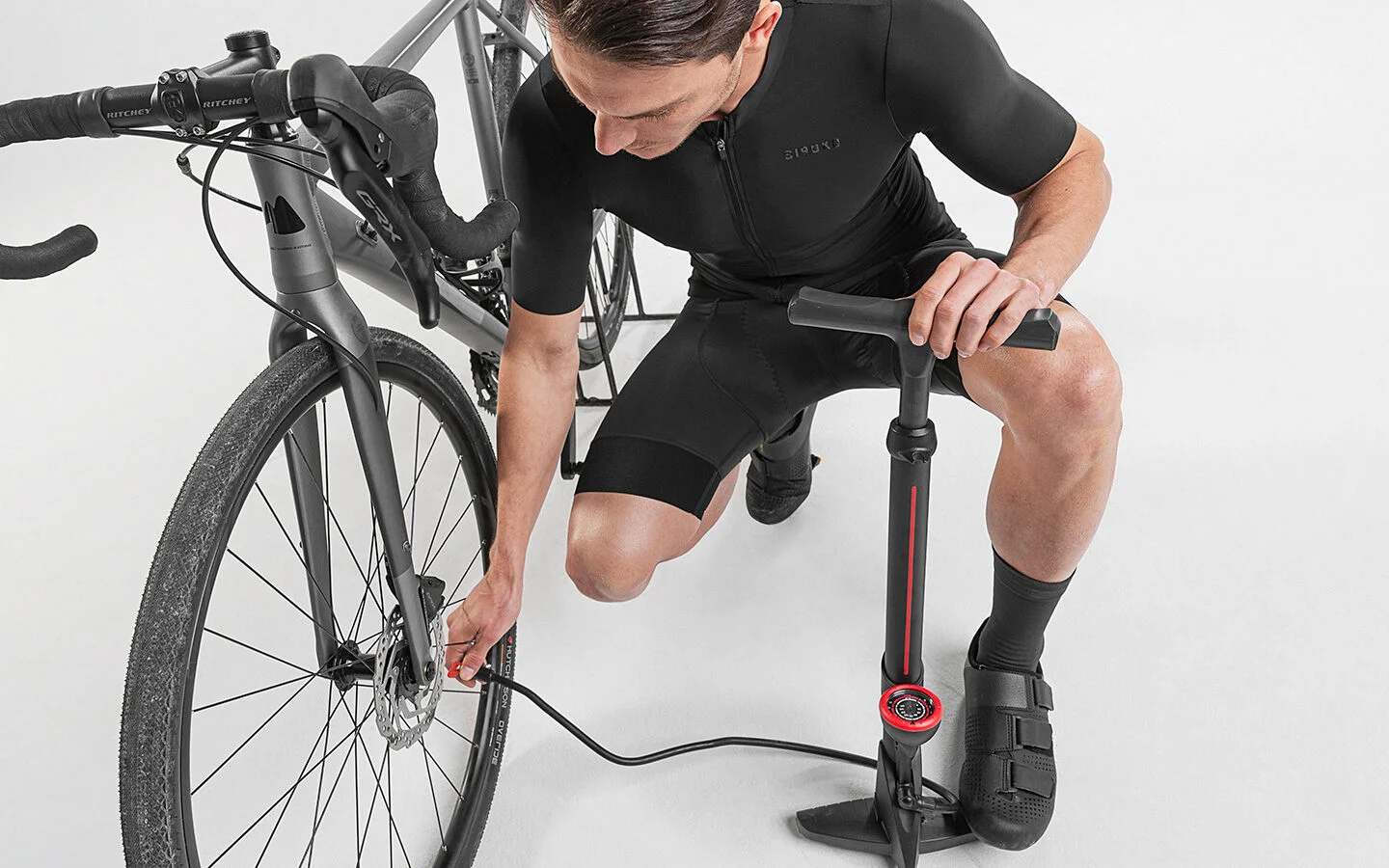 Vélo : les techniques pour gonfler les pneus