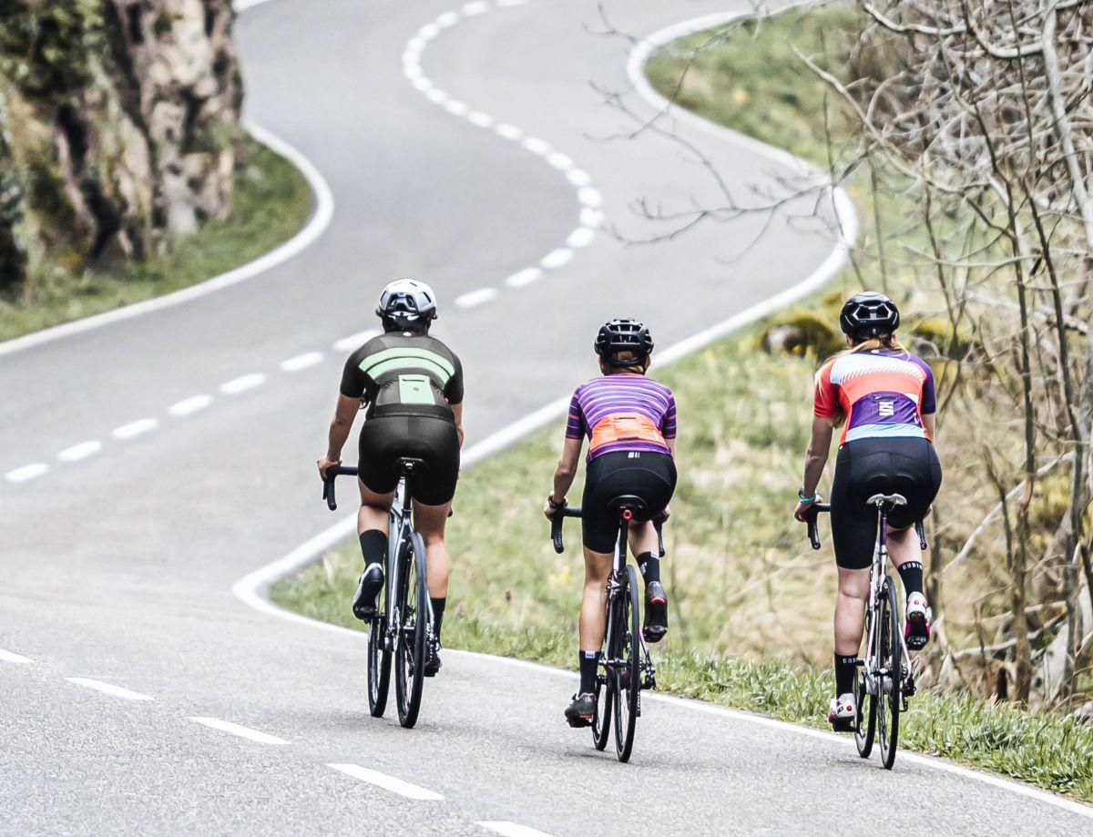 vertical bosquejo champú Guía para mujeres ciclistas sobre dolores y molestias en el sillín – SIROKO  CYCLING COMMUNITY