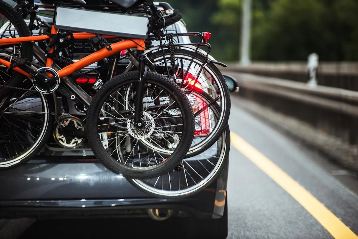 Wie man sein Fahrrad sicher mit dem Auto transportiert - die gängigsten  Methoden – SIROKO CYCLING COMMUNITY