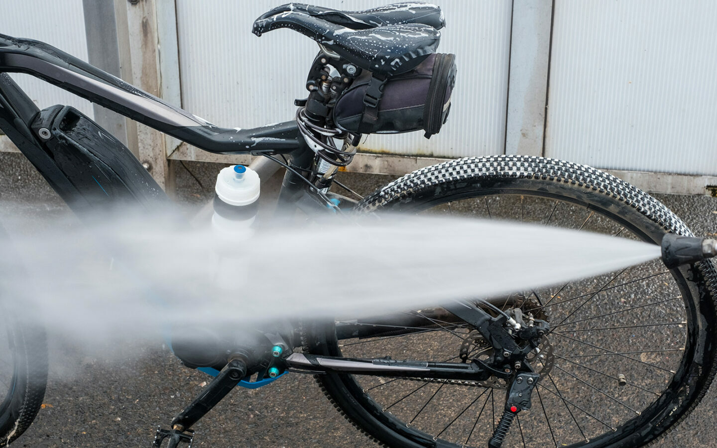 How to use the pressure hose at the car wash to clean your bike