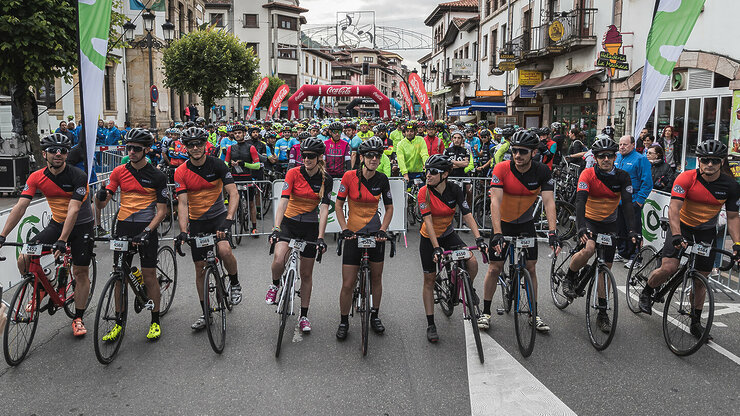 How to ride in a peloton