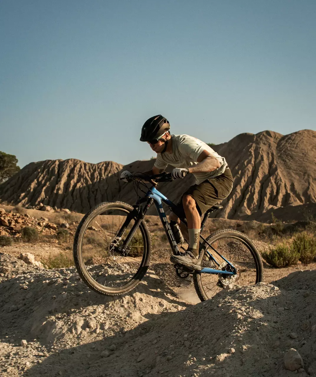 Roots & Rocks MTB Line by Siroko: Feel the Flow, Own the Trail crop center 15